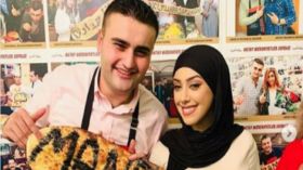 شابة جزائرية تتلقى عرض زواج من أشهر طباخ تركي!