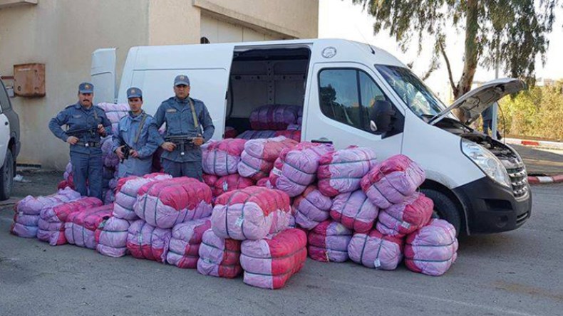 حجز تسعة قناطير من ملابس “الشيفون” بالشلف