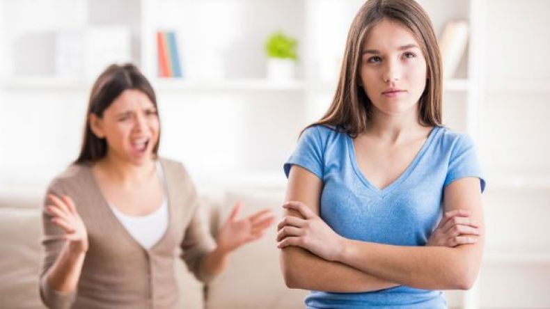 6 علامات تدل على الصديقة المزيفة