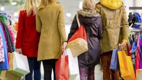 مغتربون في مقدمة طوابير موسم “الصولد” الصيفي