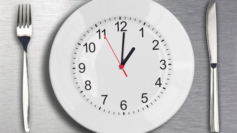 عجوز يبحث عن ابنه فوق الشمس وآخر يفقد عقله