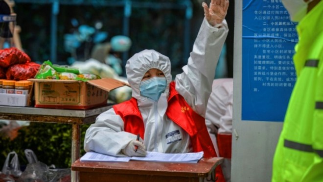 تصاعد الحرب الكلامية بين واشنطن وبكين وطرد صحفيين