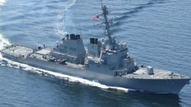 مدمرة أمريكية تبحر في بحر الصين الجنوبي المتنازع عليه