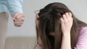 هل أتراجع عن الشكوى التي رفعتها ضد زوجي؟!