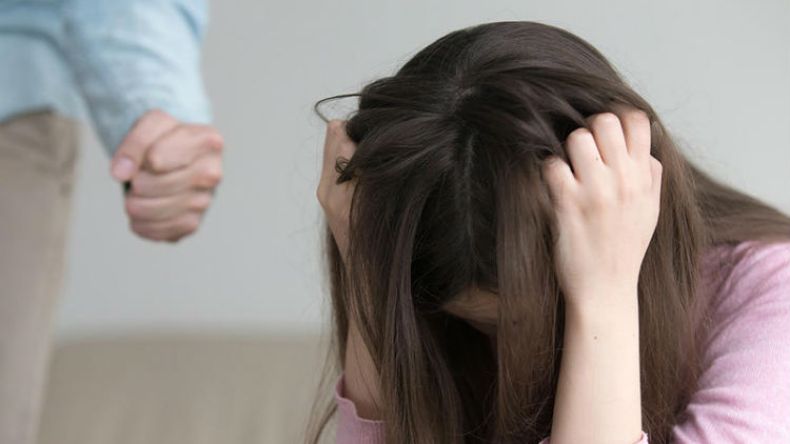 هل أتراجع عن الشكوى التي رفعتها ضد زوجي؟!