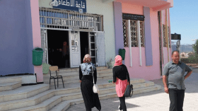 طالبات طباخات في النهار .. مصليات في الليل