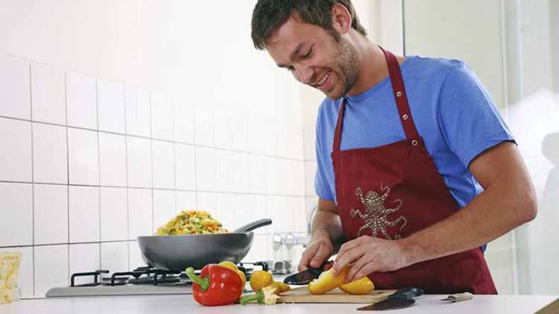 أزواج يتحولون إلى طباخين ماهرين