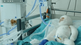 طفلة سورية نزحت 7 مرات ثم احترقت في مخيم!