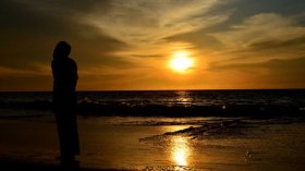 هجرني ويرفض الطلاق.. ما الحل؟