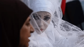 طلقها يوم الزفاف لأنها رفضت ركوب والدته معهما!