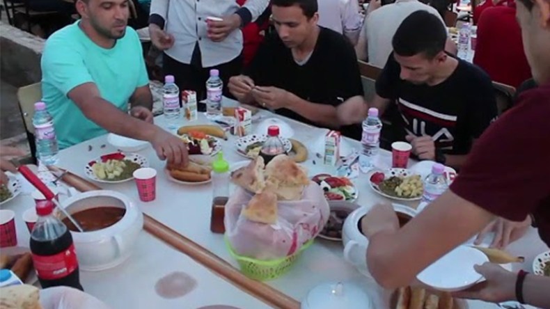 إفطار جماعي للطلبة الفلسطينيين في المطاعم الجامعية