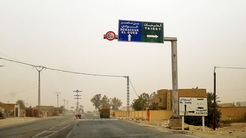 الرمال تحاصر سكان قرى ومداشر الطيبات