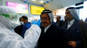 قبيلة عراقية تلغي التقبيل وتكتفي بالمصافحة