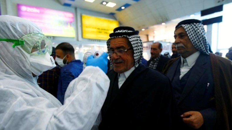 قبيلة عراقية تلغي التقبيل وتكتفي بالمصافحة