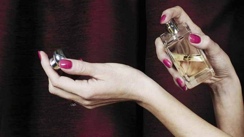 كيف تحتفظين بعطرك لمدة أطول !