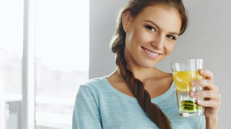 هذه المعتقدات خاطئة ولن تخلصك من العطش في رمضان؟!