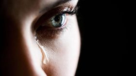 ينعتونني بالعقيم فكيف أرد عليهم؟