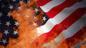 اعتقال أمريكيين أحرقا علم بلادهما في عيد الاستقلال