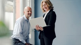 هل يقبل الزوج أن تكون زوجته مديرته في العمل؟