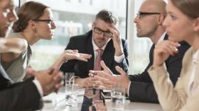 بعض زملاء العمل خطر على الصحة!