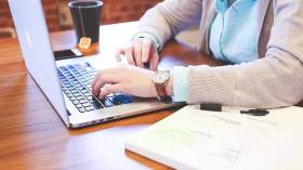 هكذا تدفع الموظفات ضريبة خروجهن للعمل