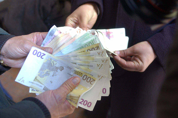 Travelers Who Carry More Than 7000 Euros To Face Prison On Charges Of Smuggling Currency
