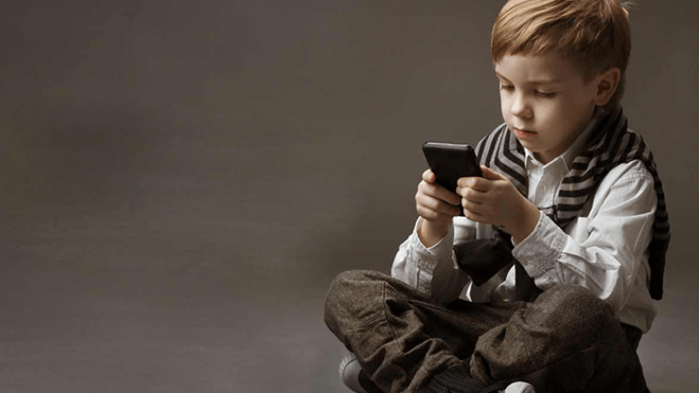 محتويات تدعو إلى الرذيلة يقلّدها الطفل في البيت