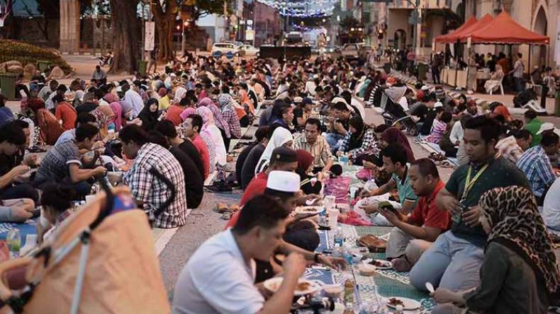 عيدهم أعياد