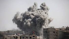 مقتل 37 مدنياً حرقاً بقصف سوري روسي على الغوطة