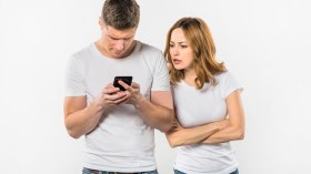 بدل الخصام والتعنيف