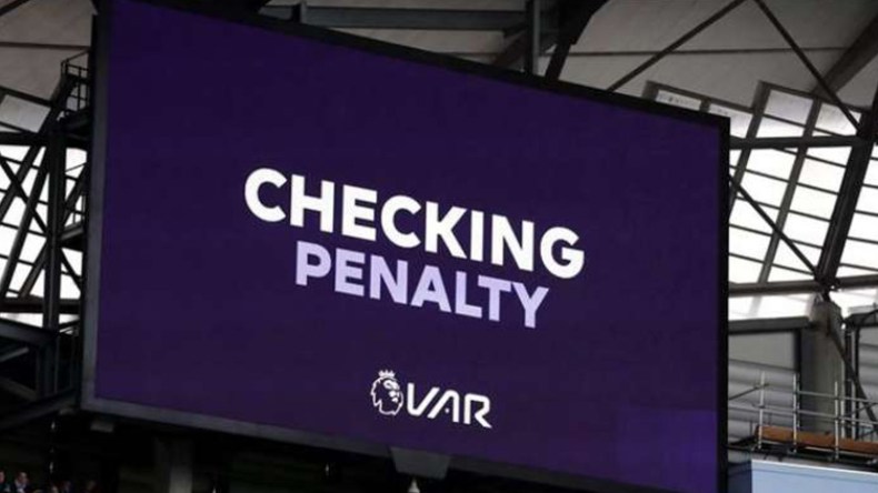 أزمة تقنية “فار” تتفاقم.. ومقترح جديد لتغيير قانون التسلل