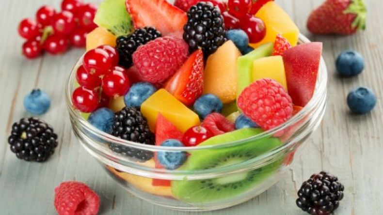 للفواكه غير الناضجة مخاطر عديدة.. تعرفي عليها؟