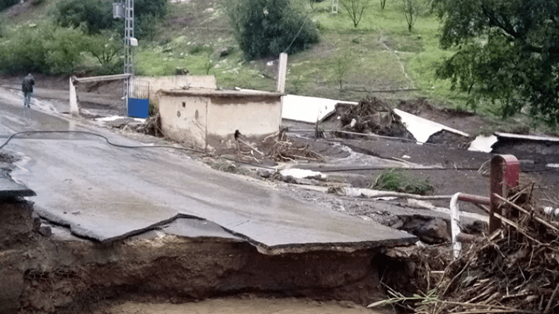 فيضانات تضرب 6 ولايات.. وتعويضات لضحايا الأمطار