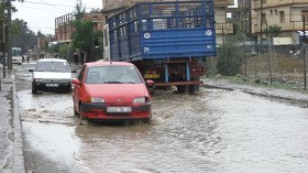 قتلى.. طرق مقطوعة، وإنقاذ العشرات في فياضانات الربيع