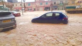 نجاة عائلات من الغرق والمياه تغمر المؤسسات التعليمية