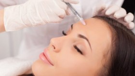 رجال ونساء يتهافتون على عمليات التجميل “البيضاء”