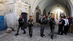 قوات الاحتلال تغلق أبواب المسجد الأقصى