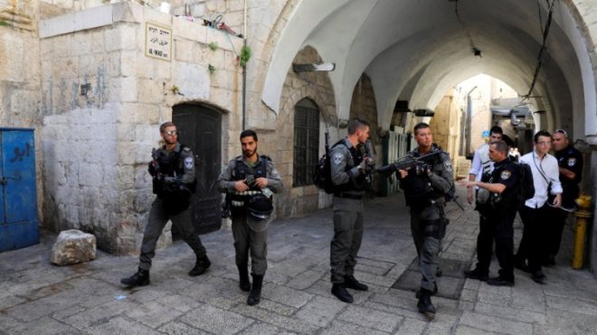 قوات الاحتلال تغلق أبواب المسجد الأقصى