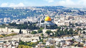 تحرير فلسطين قريبا.. قراصنة يخترقون إذاعات عبرية ويبثون شعارات