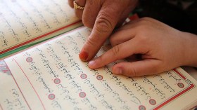 طارق وعبد الباسط وعمار وآخرون.. عصاميون للقرآن حافظون وبالناس يصلون