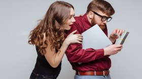 هكذا تناقشين زوجك في القضايا المالية؟