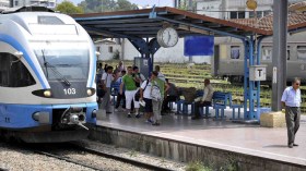 قطارات الضواحي.. معاناة لا تنتهي مع الدخول الاجتماعي