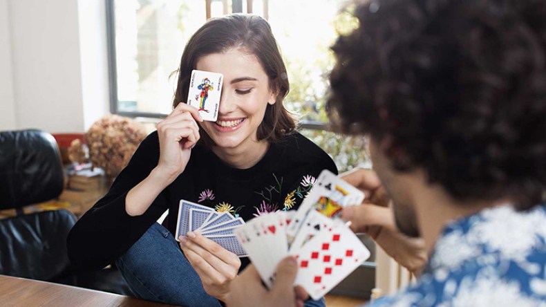  فتيات غارقات في وحل الميسر