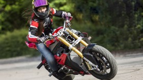 تحدٍّ لنظرة المجتمع وللأنوثة