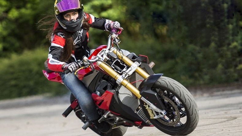 تحدٍّ لنظرة المجتمع وللأنوثة