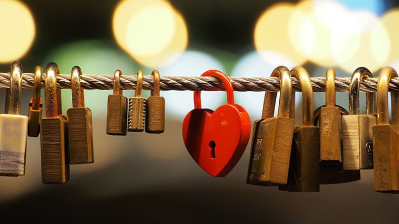 الكادنة.. من رمز الحب إلى خزعبلات السحر