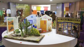 “الشارقة القرائي للطفل” يقود زواره لاكتشاف سحر الكتب ثلاثية الأبعاد