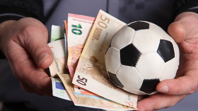 لاعبون يتقاضون نصف مليار في الشهر ولا يتبرعون لمرضى كورونا!