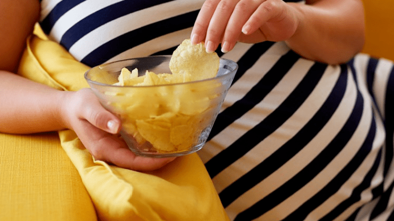 هذه الأطعمة تتسبب في بروز “الكرش” عند النساء