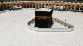 حظر لمس الكعبة خلال مناسك الحج